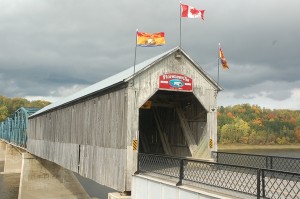 Featured image of post Un pont en or vers le Canada